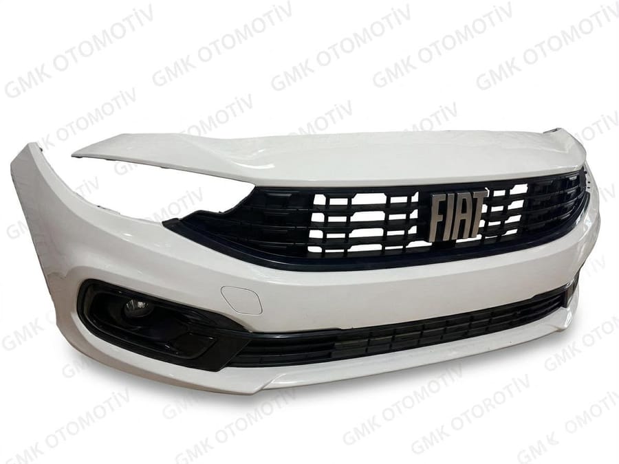 Boyalı ve parçaları takılmış Fiat Egea ön tamponu, açılı görünüm
