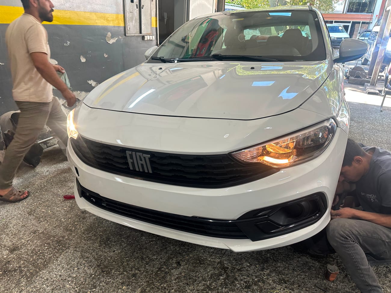 Boyalı tamponu takılmış beyaz Fiat Egea — GMK Otomotiv Ankara Yenimahalle